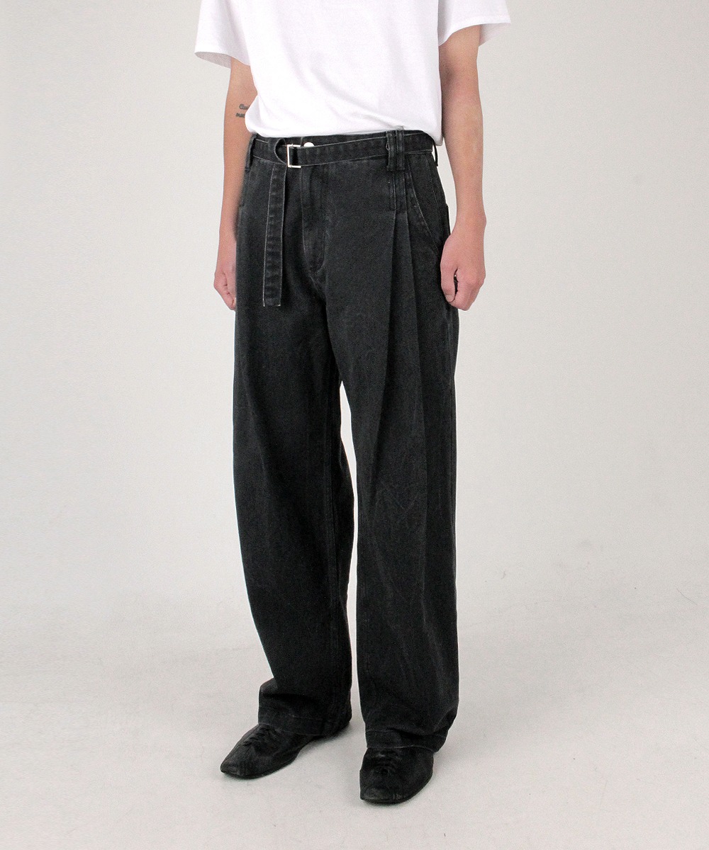 NOUN노운 [exclusive]belted two tuck denim pants (Dark gray)